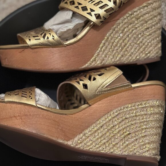 Gold Geometric Cut-Out Wedge Sandals – Size 8.5 - Picture 3 of 11